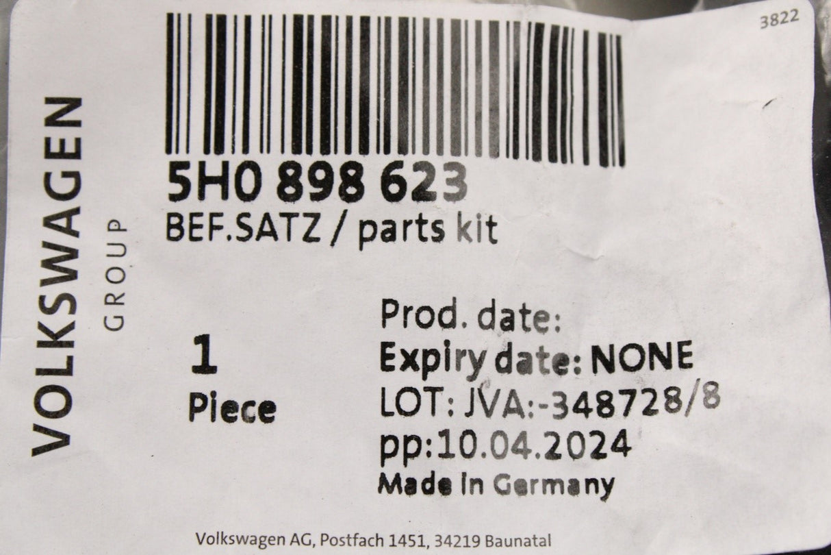 VW Golf MK8 2020-on front bumper fixings screw kit 5H0898623