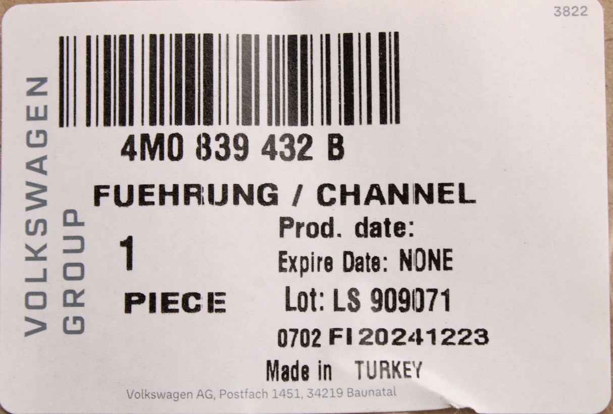 Audi Q7 2016-on door window guide seal (rear right) 4M0839432B