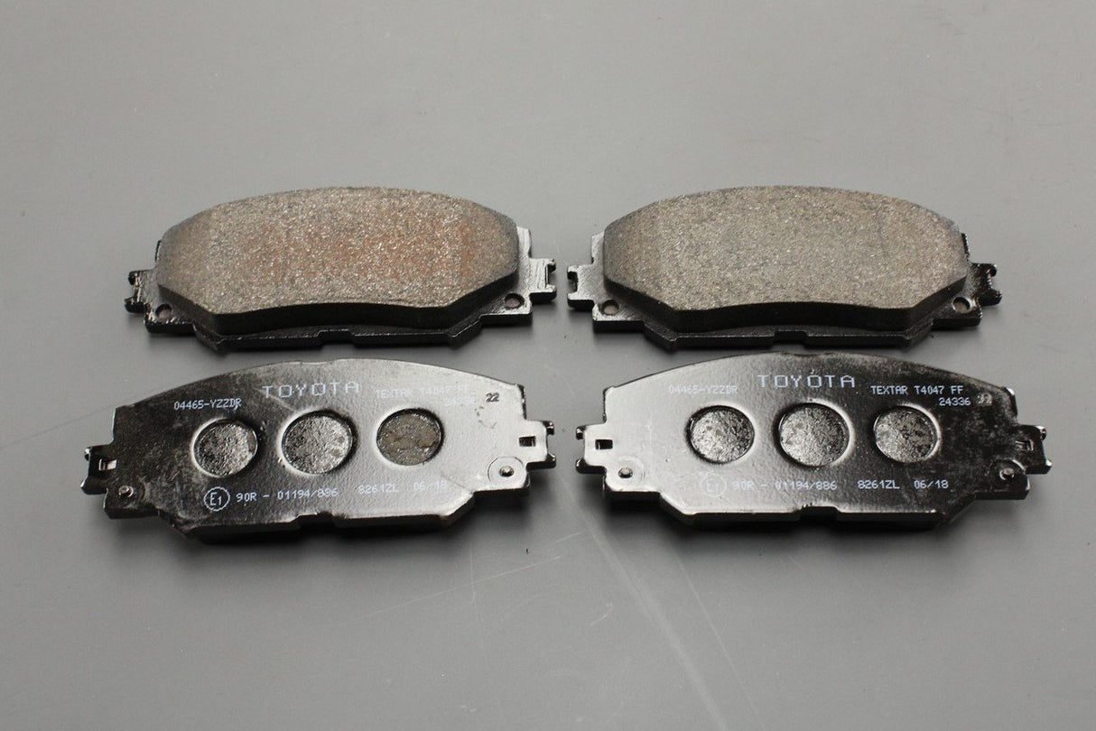 Toyota Auris Corolla Yaris brake pads set (front) 04465-YZZDR