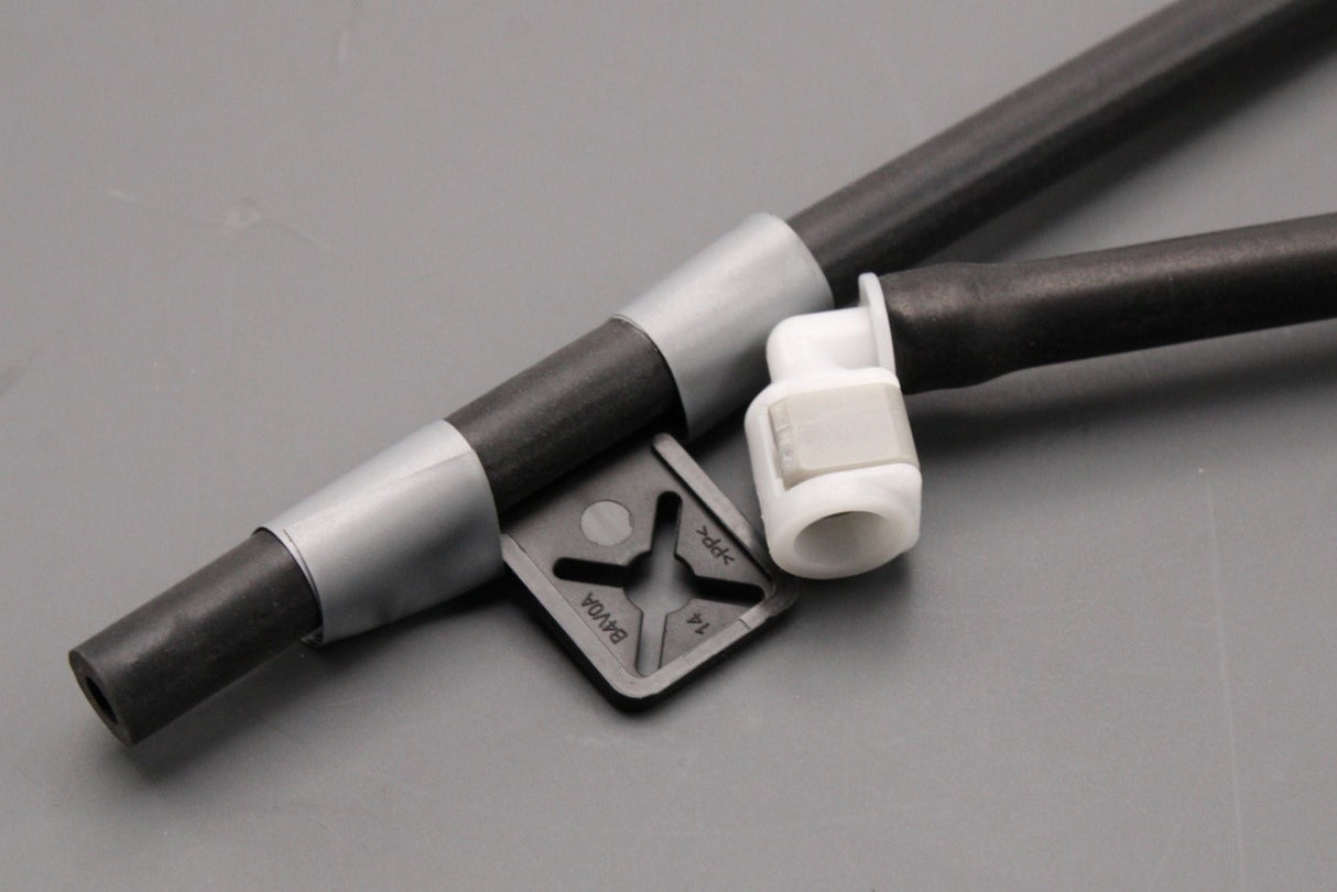 Jaguar XF 2016-on XE Range 2015-on headlight washer pipe hose T2H8381