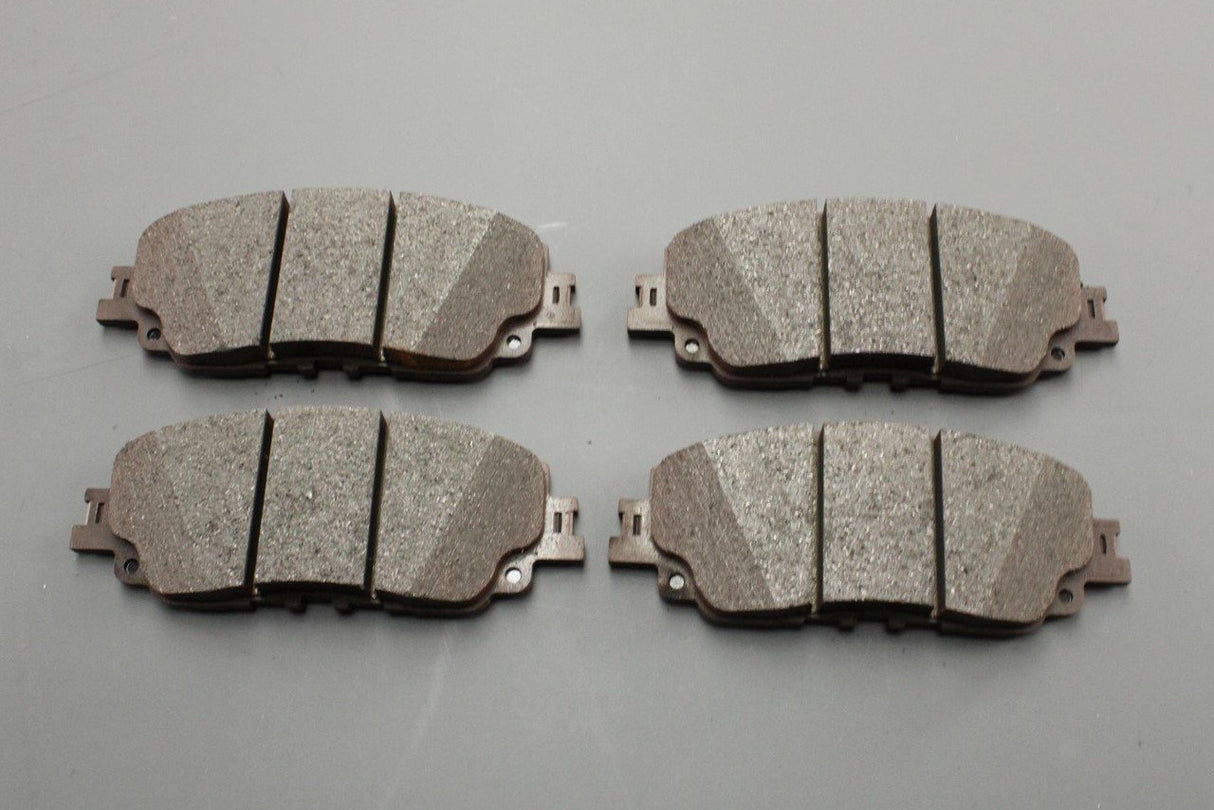 Toyota Prius 22-on Lexus UX200 UX250H brake pads set (front) 04465-76010