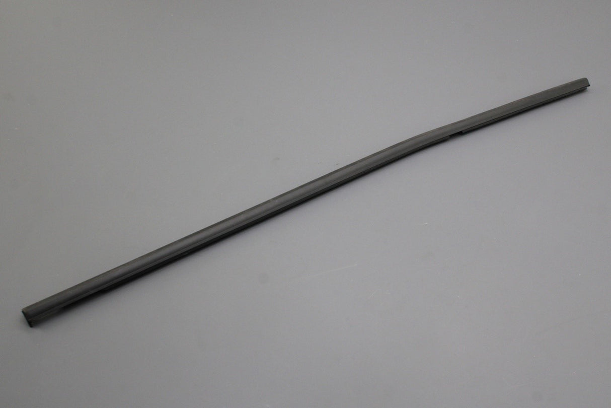 VW ID.4 ID.5 2021-on rear window aperture seal (right) 11A839478B 5AP