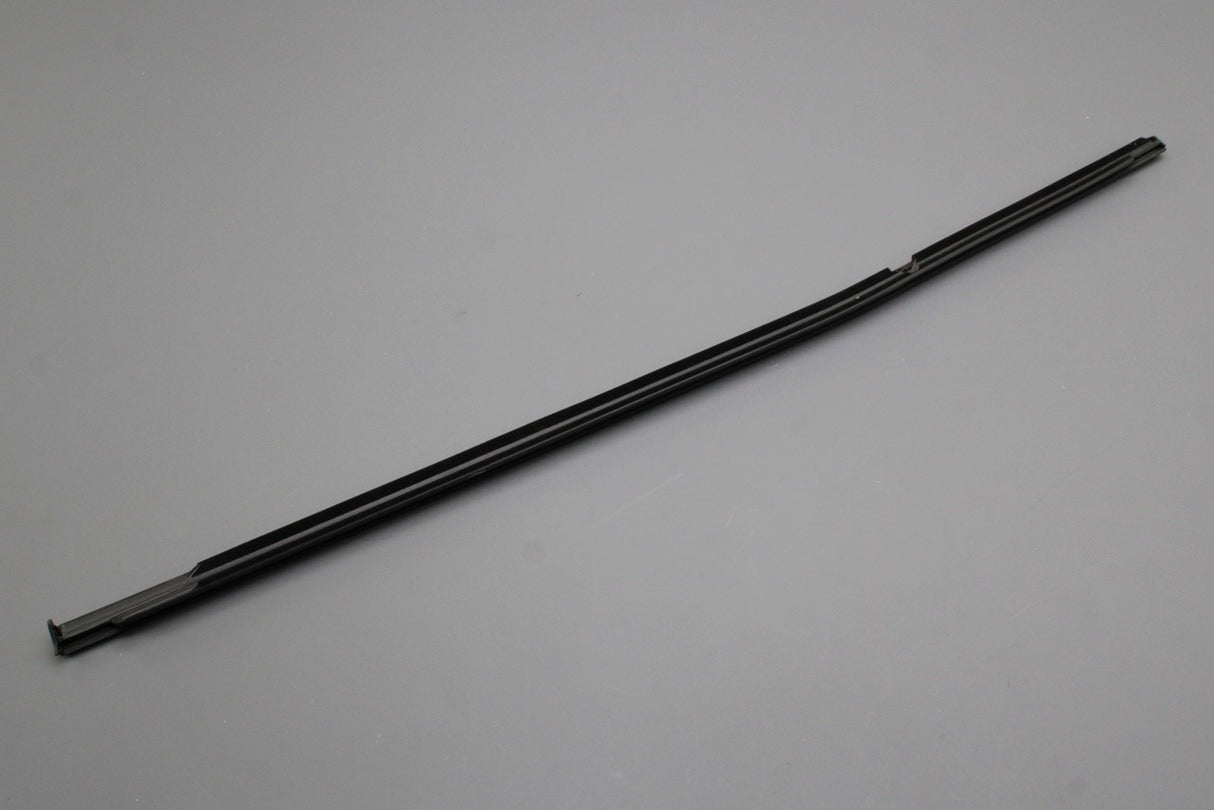 VW ID.4 ID.5 2021-on rear window aperture seal (right) 11A839478B 5AP