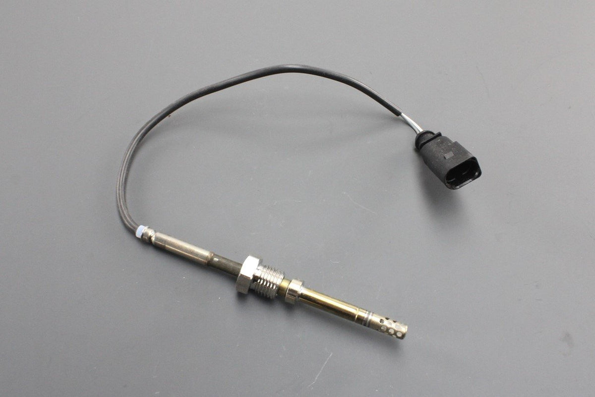 Audi A4 A5 Q5 pre-DPF exhaust gas temp sensor (2.0 TDI) 03L906088D, view 1