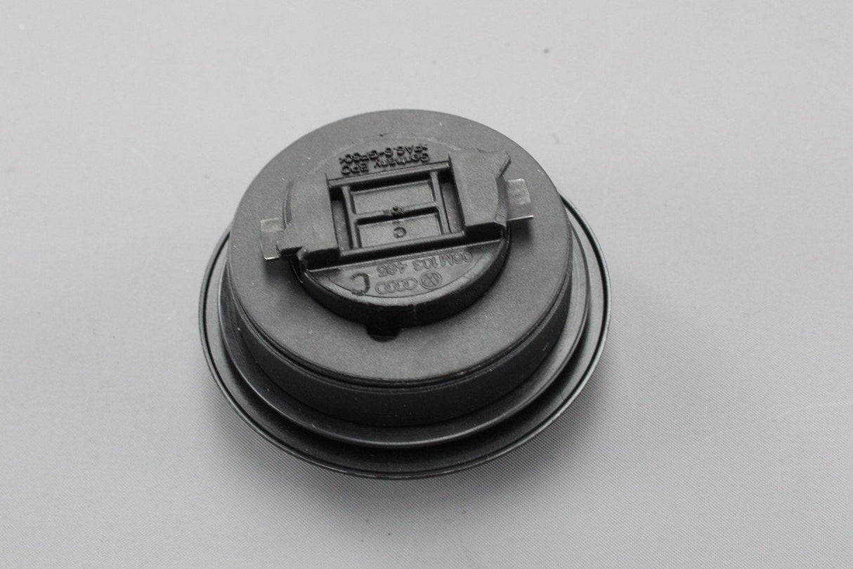 Audi A4 A5 A6 A7 A8 Q5 Q6 Q7 RS4 RS5 3.0 Litre Oil filler cap 06M103485C
