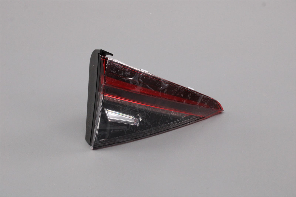 Skoda Superb Saloon 3V 2015-2024 LED inner tail light (left) 3V5945307F, view 1