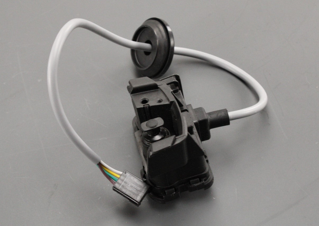 VW Golf MK7.5 Multivan 2017-on fuel filler flap actuator 5G0810773A