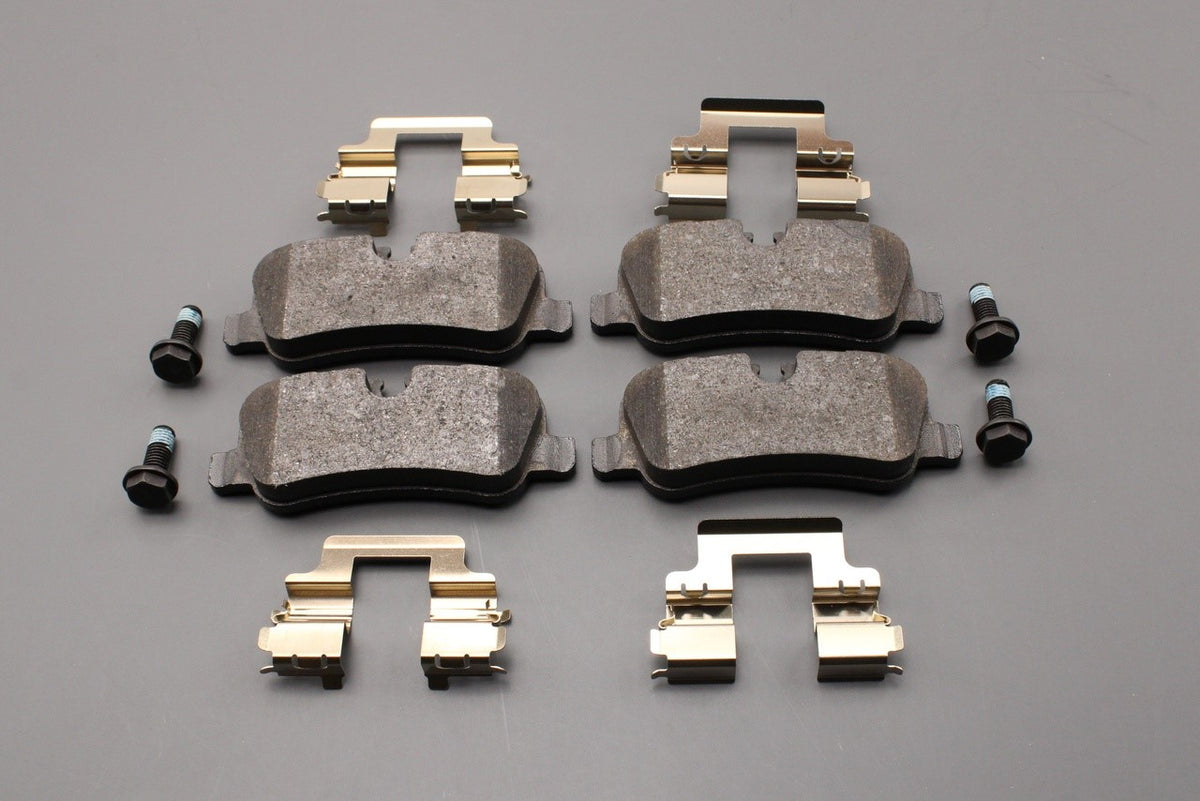 Land Rover Discovery 4 Range Rover Sport brake pad kit (rear) LR139969, view 1