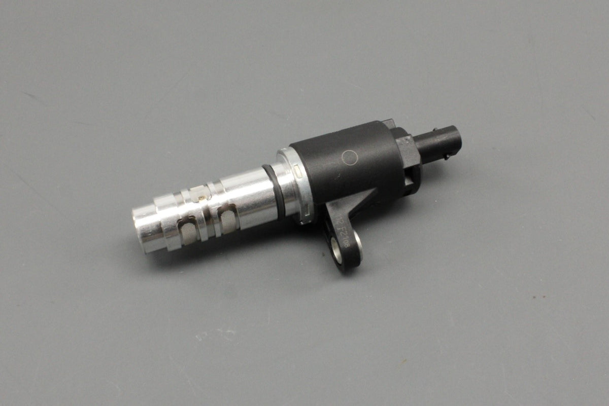 VW Golf Audi A3 Skoda SEAT camshaft control valve (1.5 TSI) 04E906455AC, view 1