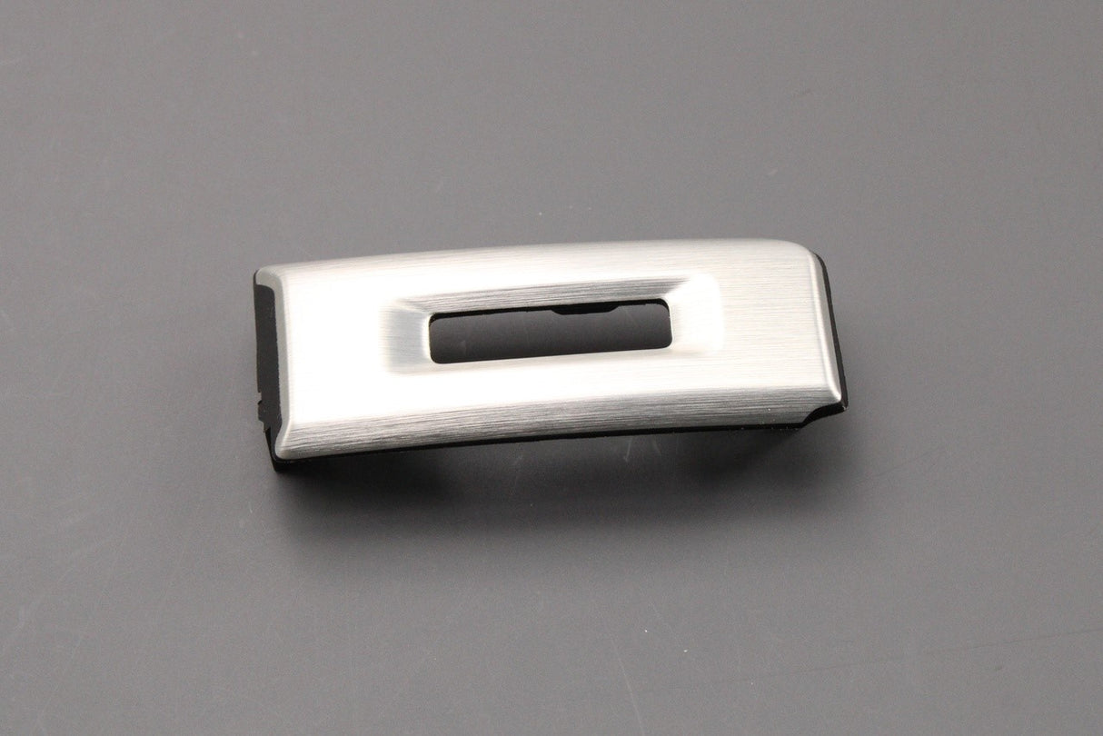 Range Rover Evoque 12-18 dashboard air vent bezel (centre left) LR093915