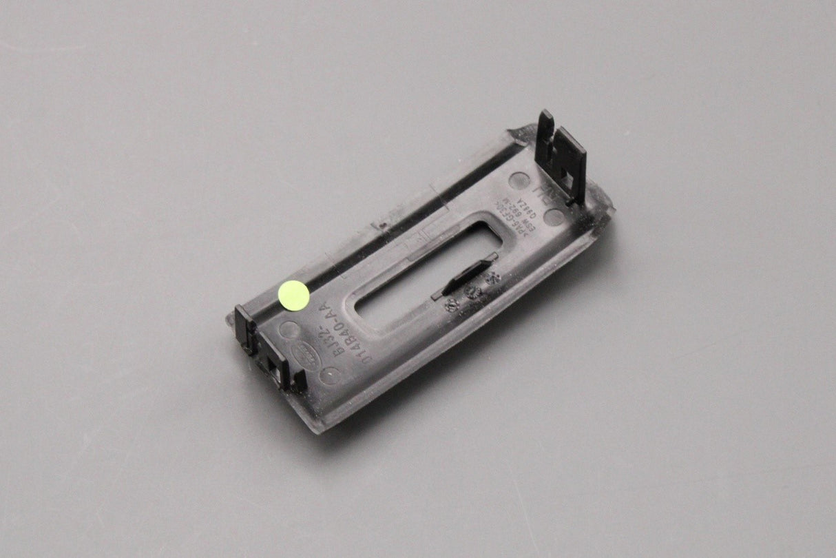 Range Rover Evoque 12-18 dashboard air vent bezel (centre left) LR093915