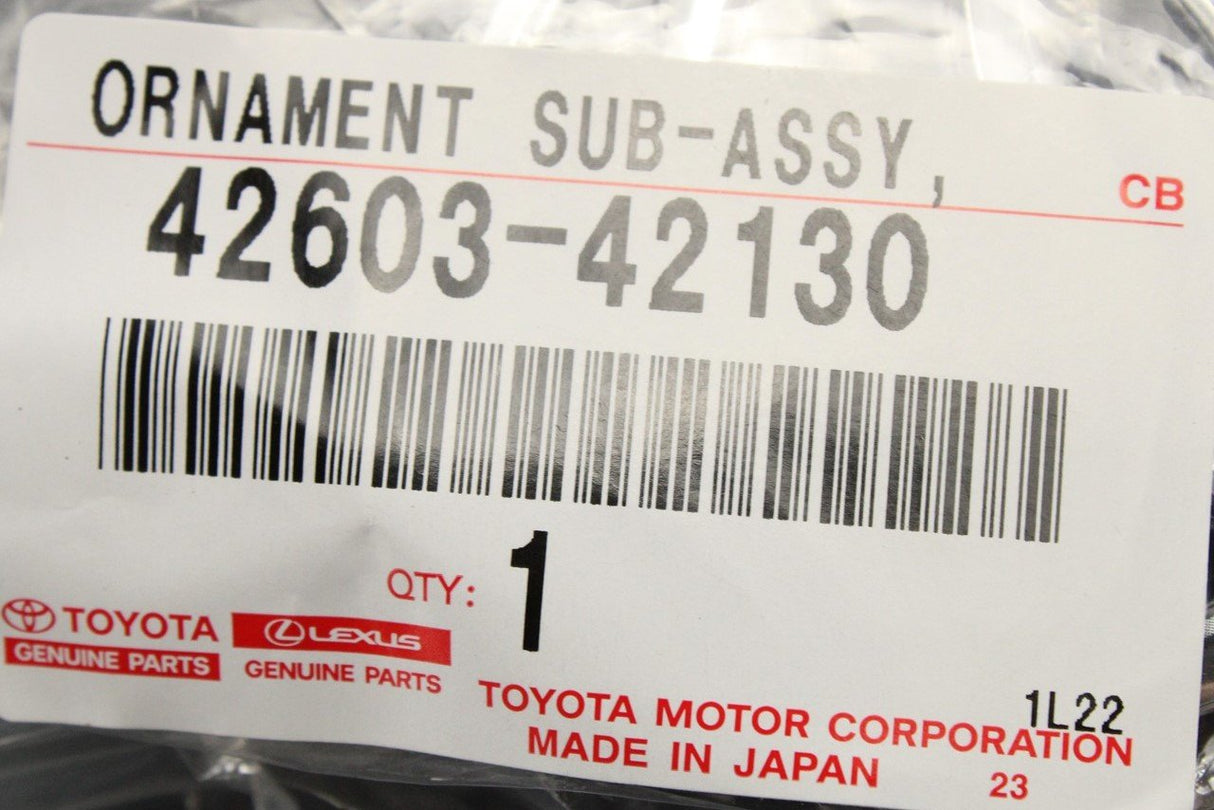 Toyota C-HR 16-on Yaris GR 20-on alloy wheel centre cap (x1) 42603-42130