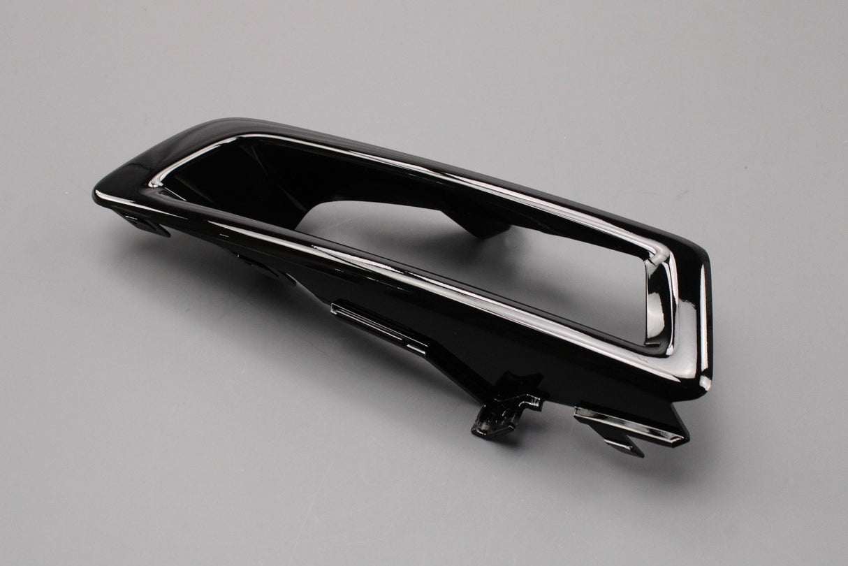 Land Rover Discovery Sport 2015-on fog light bezel (right) LR061229