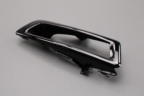 Land Rover Discovery Sport 2015-on fog light bezel (right) LR061229