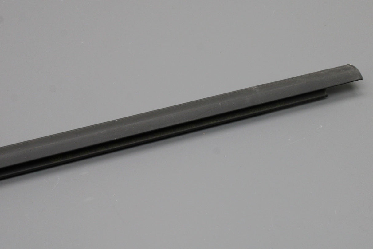 VW Golf MK7 MK7.5 rear window aperture seal (right) 5G6839478F 5AP