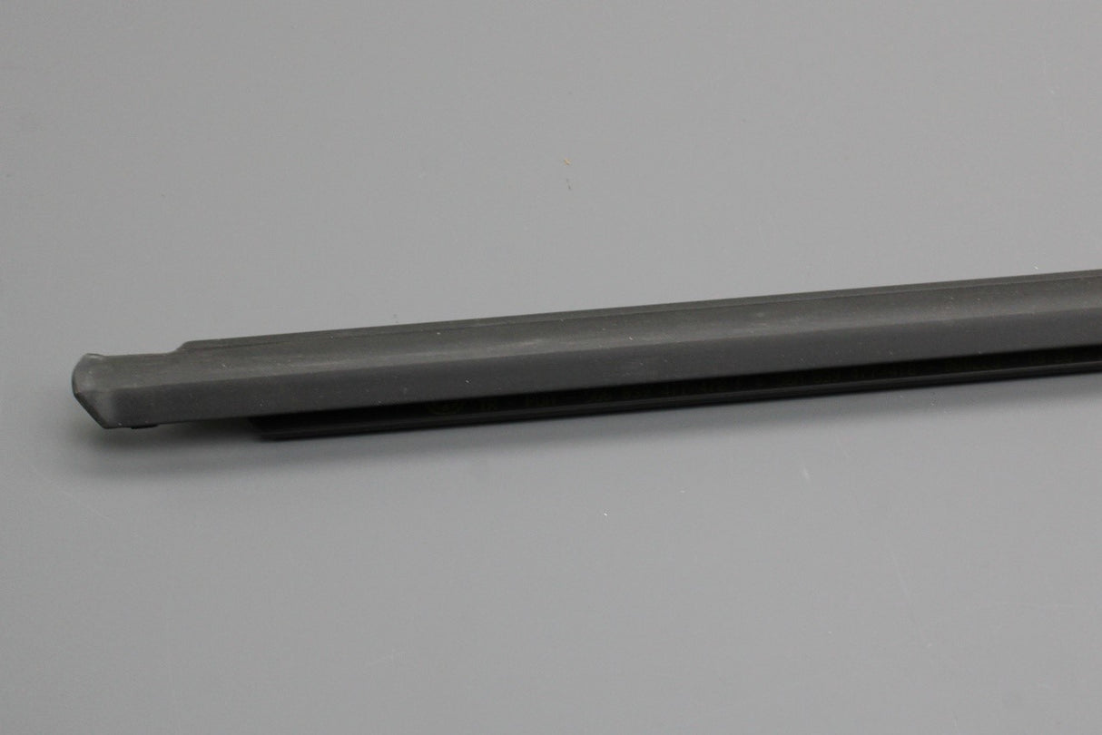 VW Golf MK7 MK7.5 rear window aperture seal (right) 5G6839478F 5AP