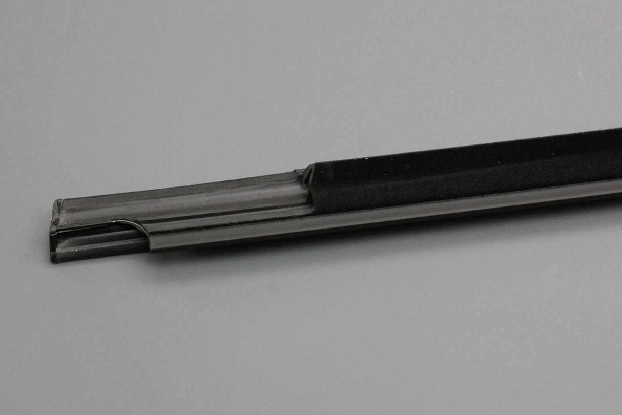 VW Golf MK7 MK7.5 rear window aperture seal (right) 5G6839478F 5AP