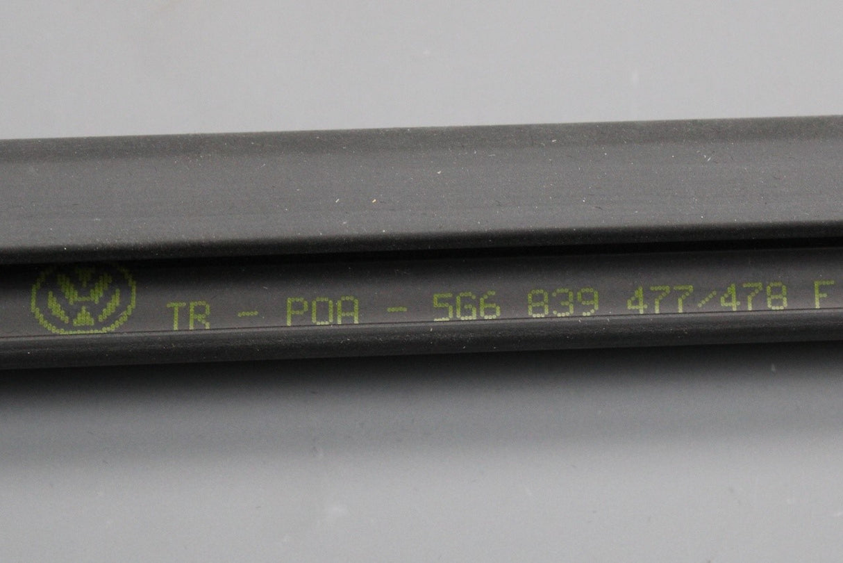 VW Golf MK7 MK7.5 rear window aperture seal (right) 5G6839478F 5AP