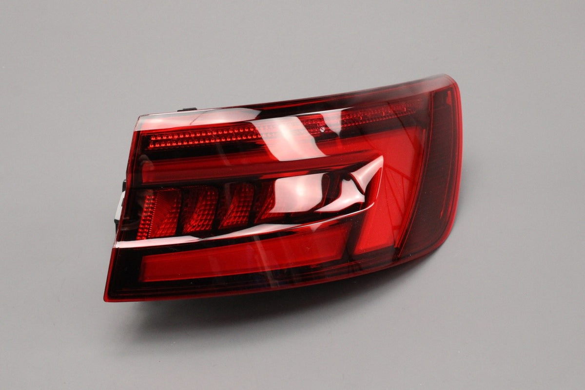 Audi A4 2016-25 Saloon outer LED rear light (right) 8W5945092G, view 1