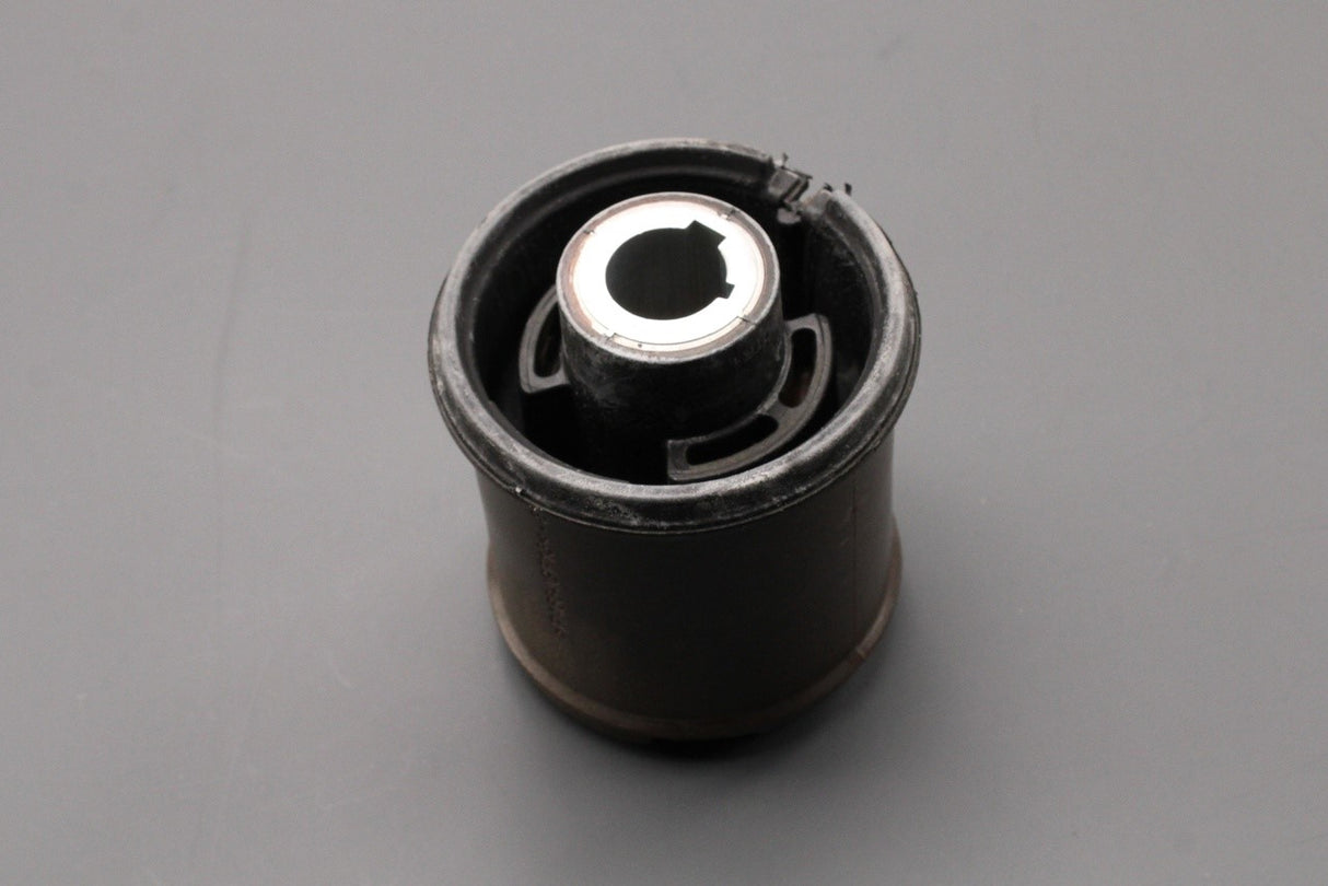 Jaguar XF 2016-on F-Pace 16-on XE 15-on rear subframe bush (x1) T4N9661