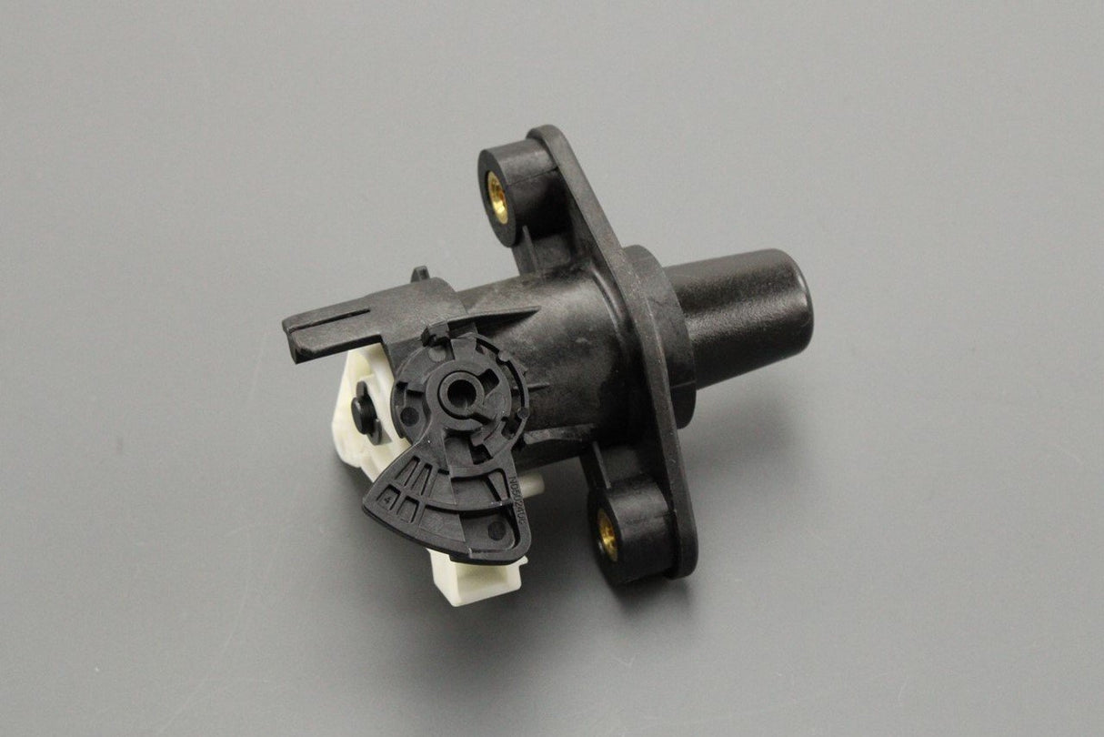 Toyota Aygo 05-14 boot lid lock release button 64640-0H010
