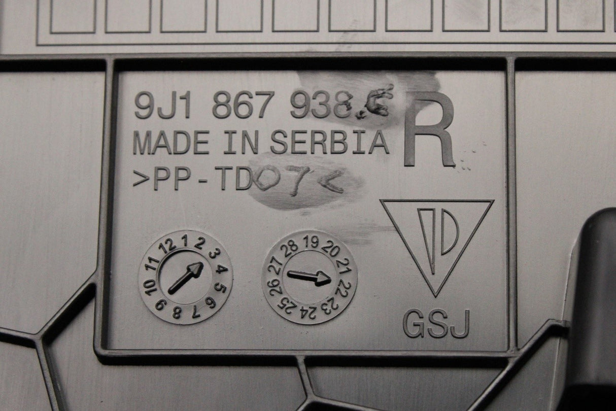 Audi e-tron GT 2021-on RHD fuse holder cover (right) 9J1867938C 1E0