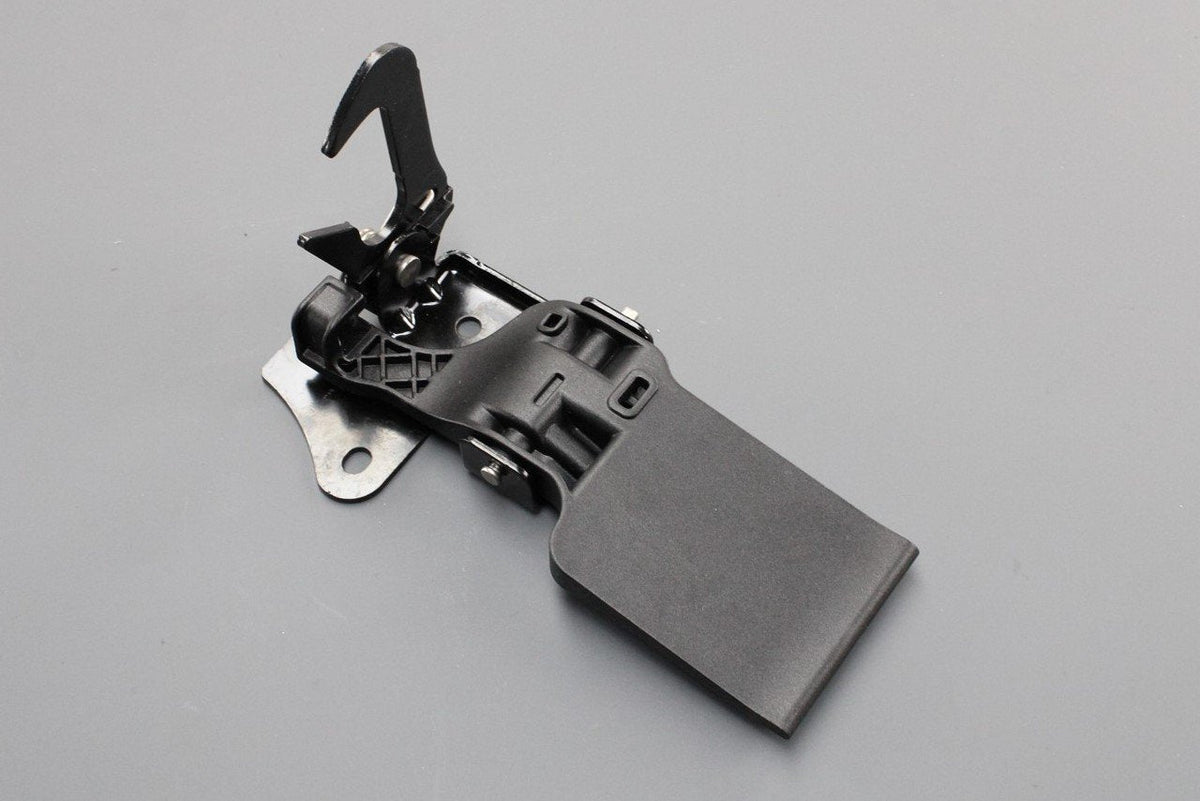 Audi Q3 RSQ3 2012-18 bonnet catch hook 8U0823480C, view 1