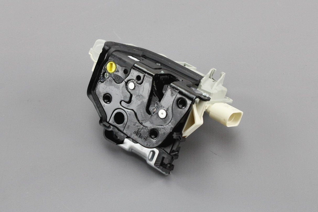 Audi A3 RS3 A6 RS6 A7 RS7 Q3 VW Touareg rear door lock (left) 4G0839015
