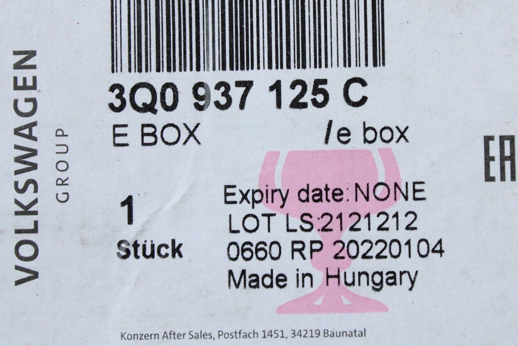 VW Arteon 17-on Audi RS3 2016 RSQ3 engine bay fuse E box 3Q0937125C