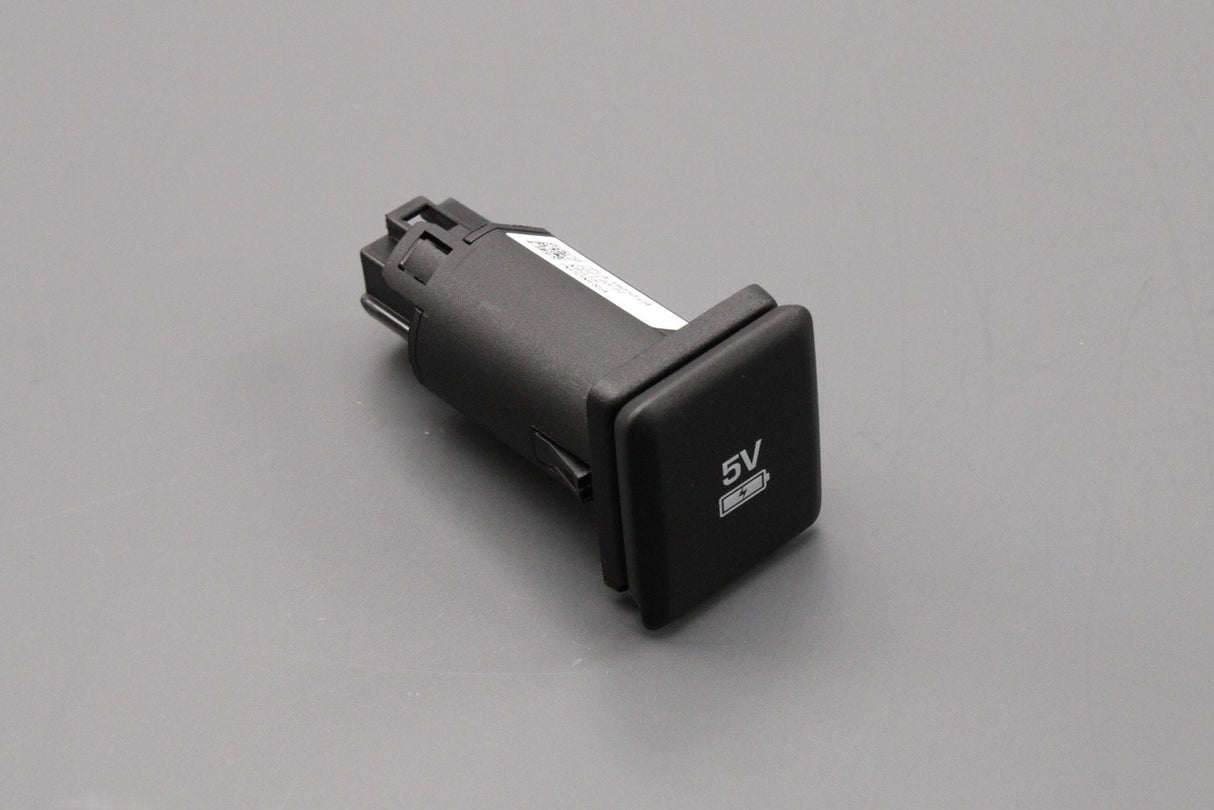 Range Rover Sport Evoque Velar 2013-on 5V USB socket LR107234