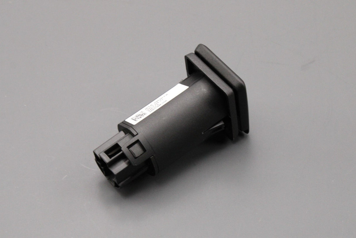 Range Rover Sport Evoque Velar 2013-on 5V USB socket LR107234