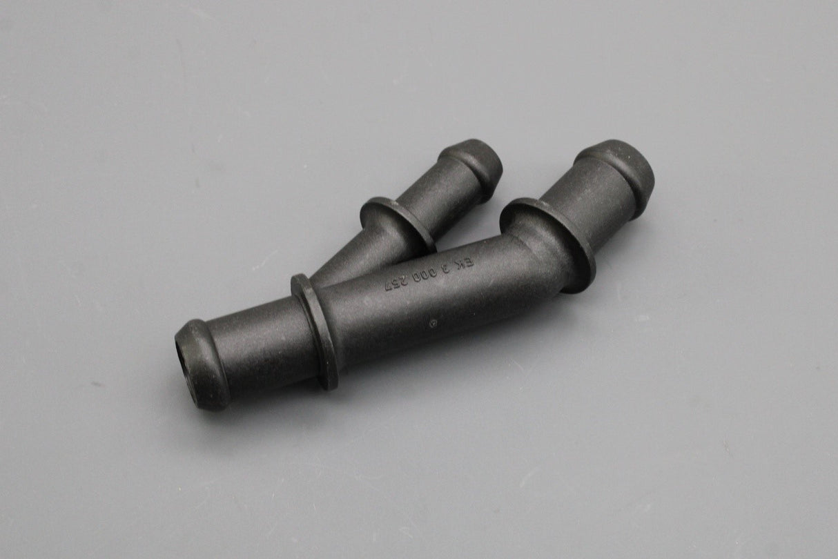 VW Phaeton Audi TT TTS SEAT 1.8T 3.2 coolant hose coupling 1J0121087E