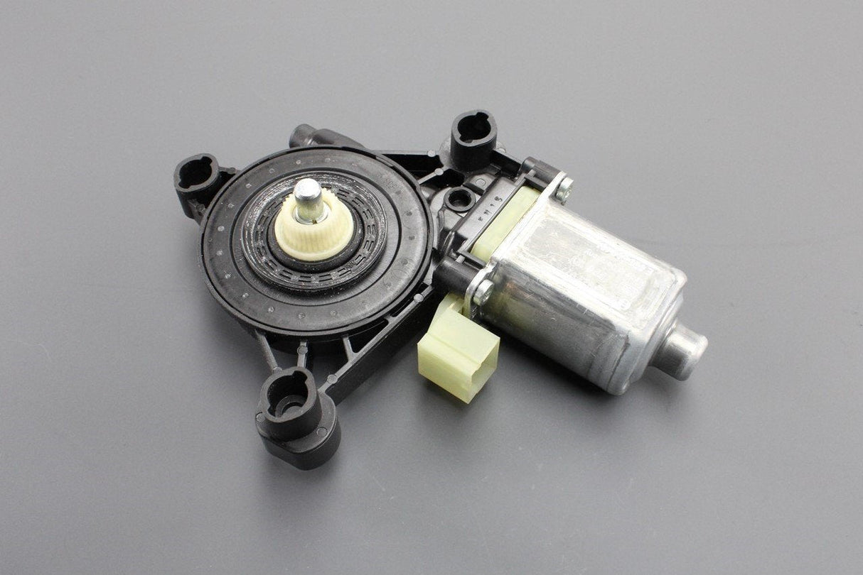 VW Golf Audi TT RS3 Skoda SEAT window regulator motor (front) 5Q0959801C