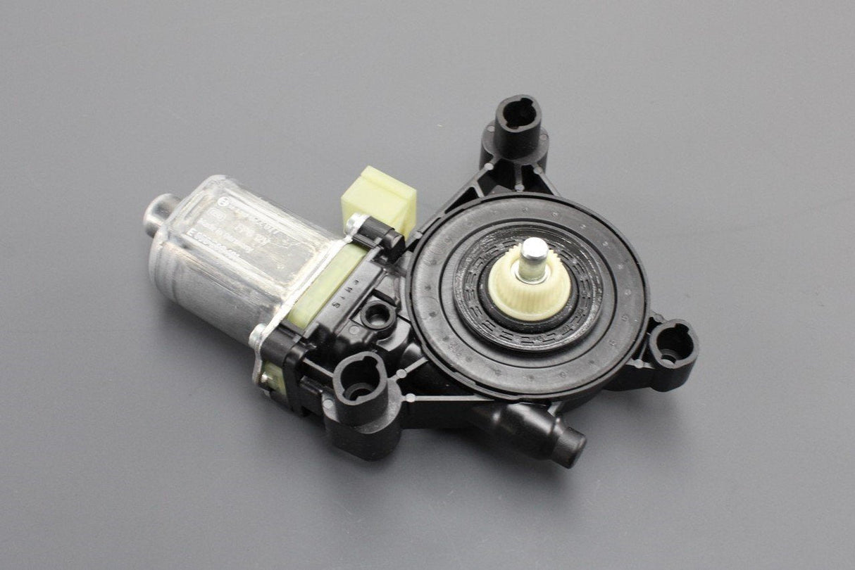 VW Golf Audi TT RS3 Skoda SEAT window regulator motor (front) 5Q0959801C
