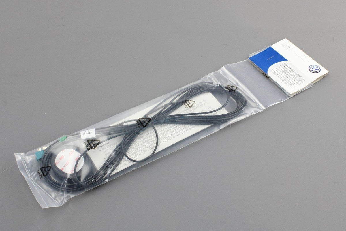 VW Volkswagen GPS aerial antenna 000051502F, view 1