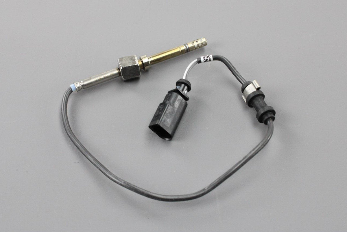 VW Golf Touran Audi A3 1.4 2.0 FSI exhaust temperature sensor 06F906088D, view 1