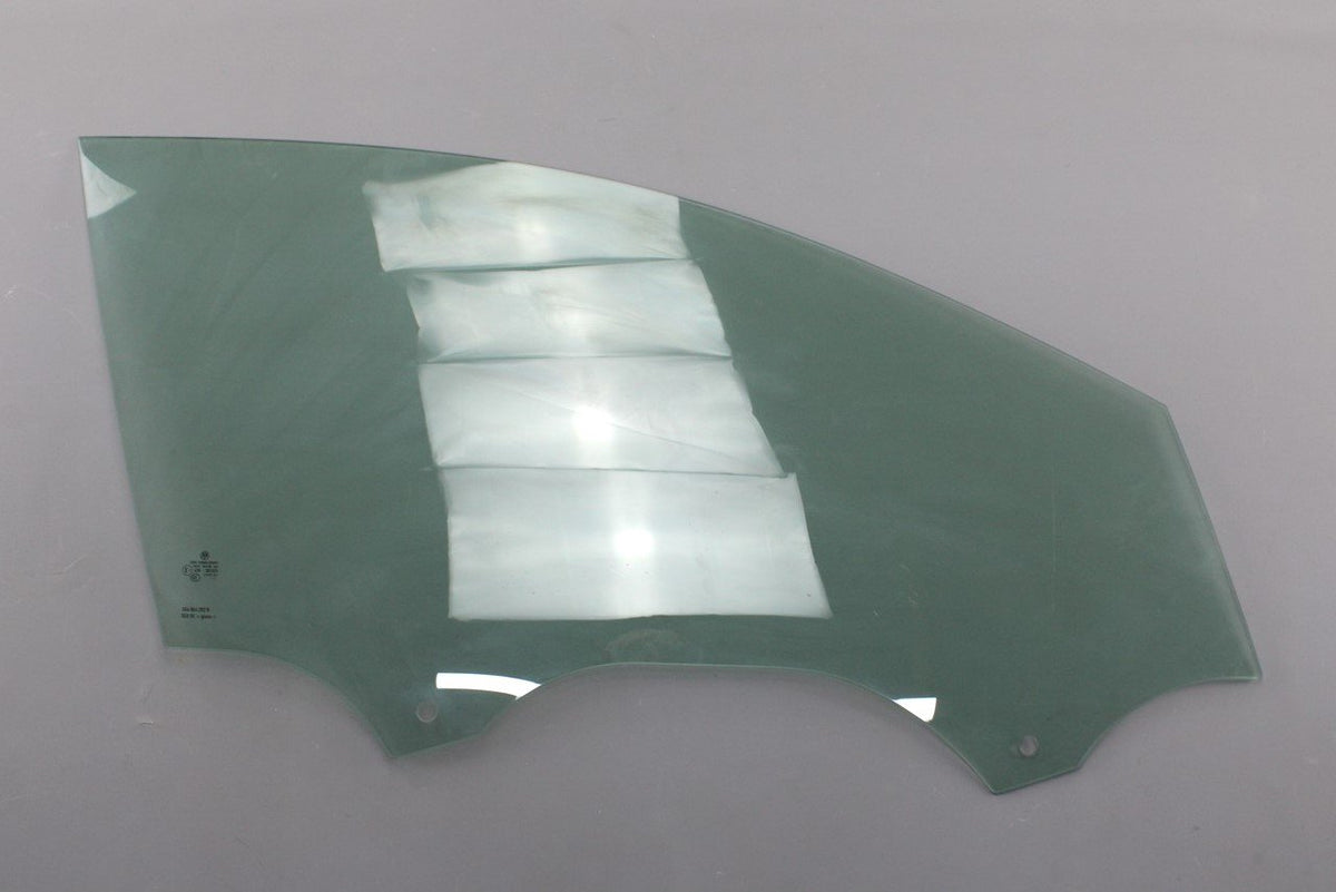 VW Golf MK7 MK7.5 2013-2020 front door window glass (right) 5G4845202B, view 1