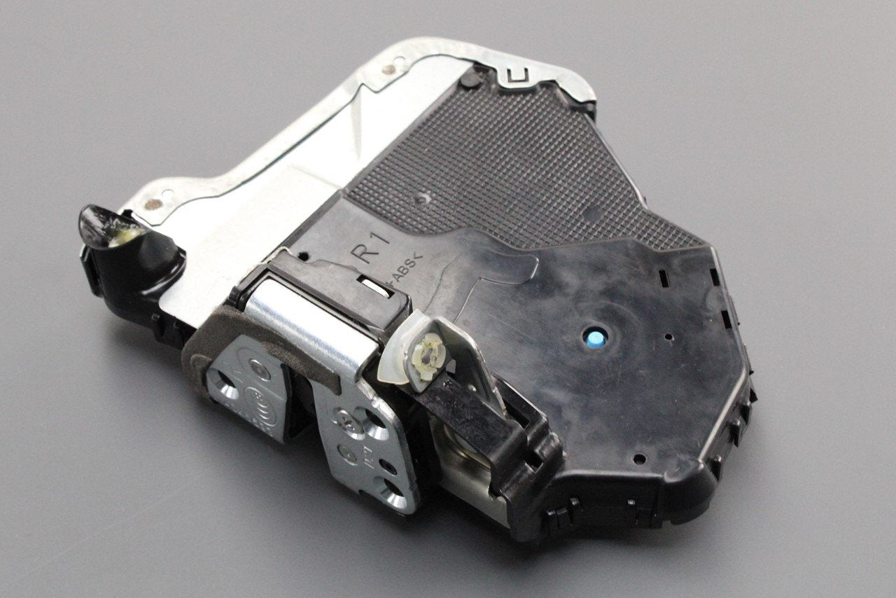 Toyota Hilux IQ Lexus RC RX door lock & motor (front right) 69030