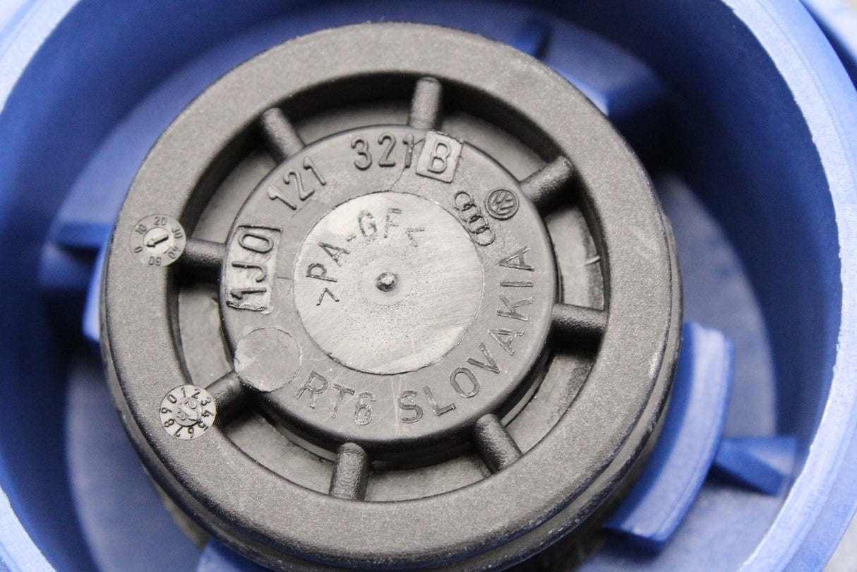 VW Golf Passat Audi A2 Q7 RS4 1995-on coolant reservoir cap 1J0121321B