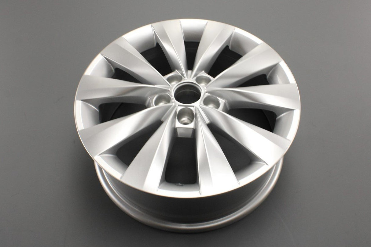 Skoda Kamiq Scala 2019-on Castol alloy wheel (diamond silver) 658601025B
