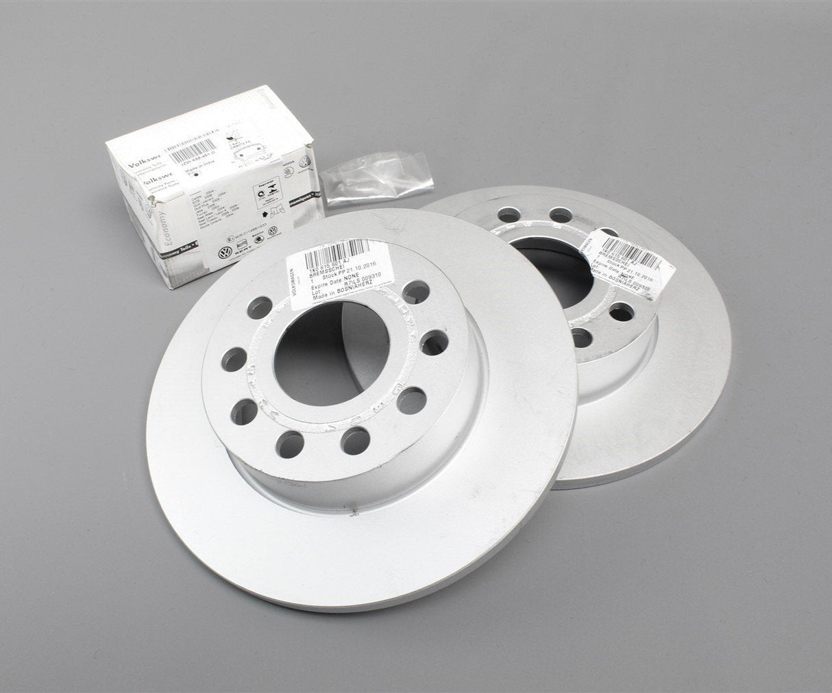 VW Golf MK5 MK6 Jetta Caddy Touran 256mm rear discs & pads set JZW698601AB