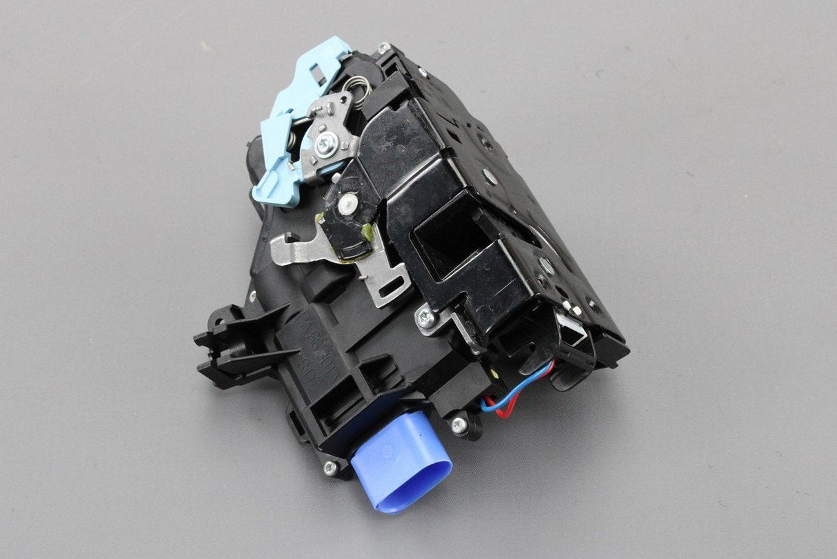 VW Golf MK5 Caddy Skoda Octavia Front door lock RHD (right) 3D2837016S