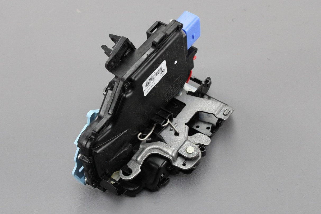 VW Golf MK5 Caddy Skoda Octavia Front door lock RHD (right) 3D2837016S