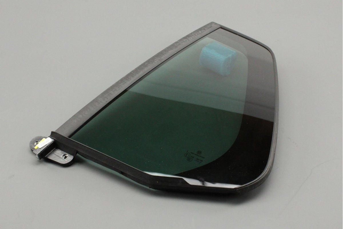 VW Golf MK7 MK7.5 rear fixed door window glass (left) 5G6845213C, view 1