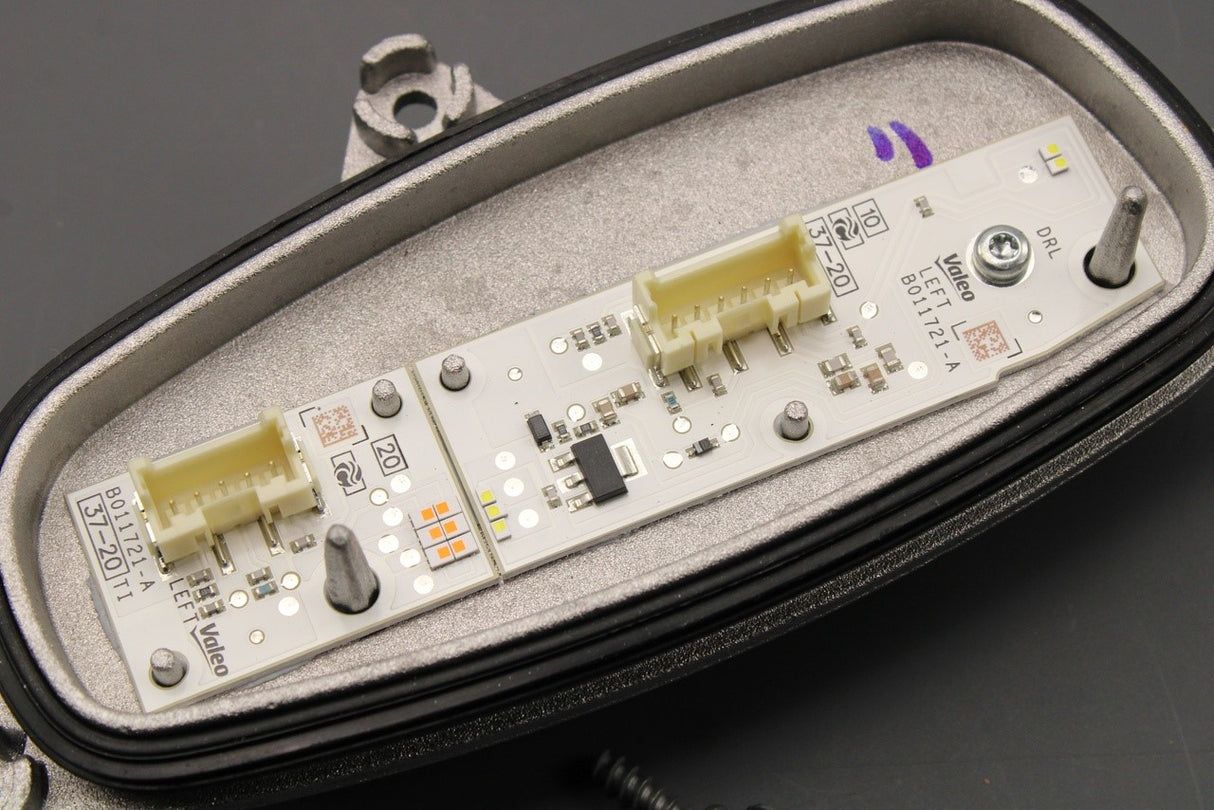 Audi Q2 2017-on LED DRL & indicator module (front left) 81A998473