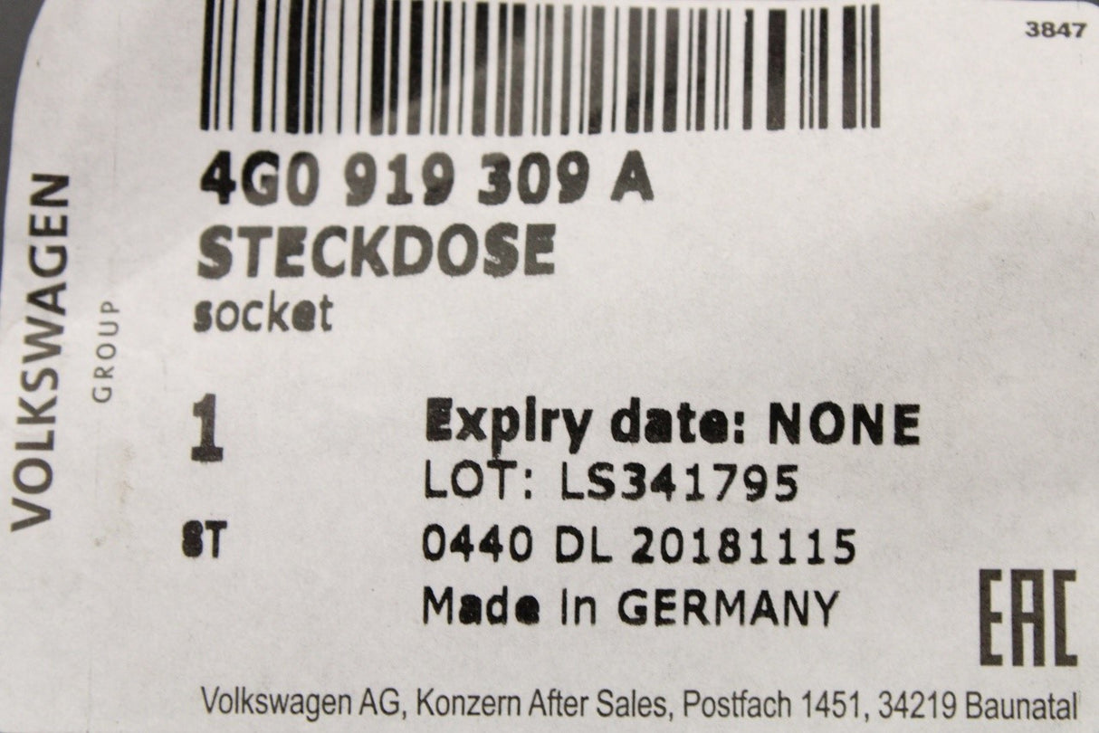 Audi A3 A6 A7 Q3 TT R8 RS3 RS7 RSQ3 TTRS 2011-on 12v socket 4G0919309A