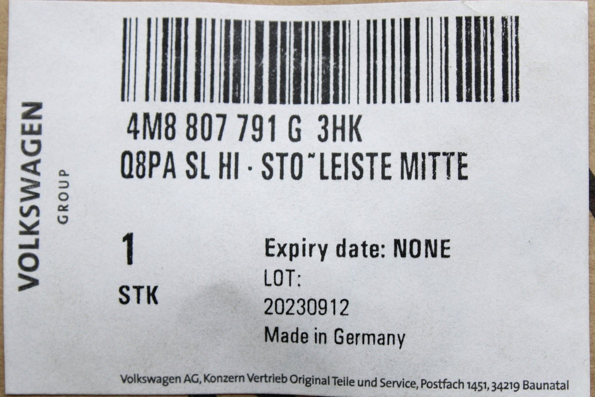 Audi Q8 2019-on rear bumper trim (centre) 4M8807791G 3HK