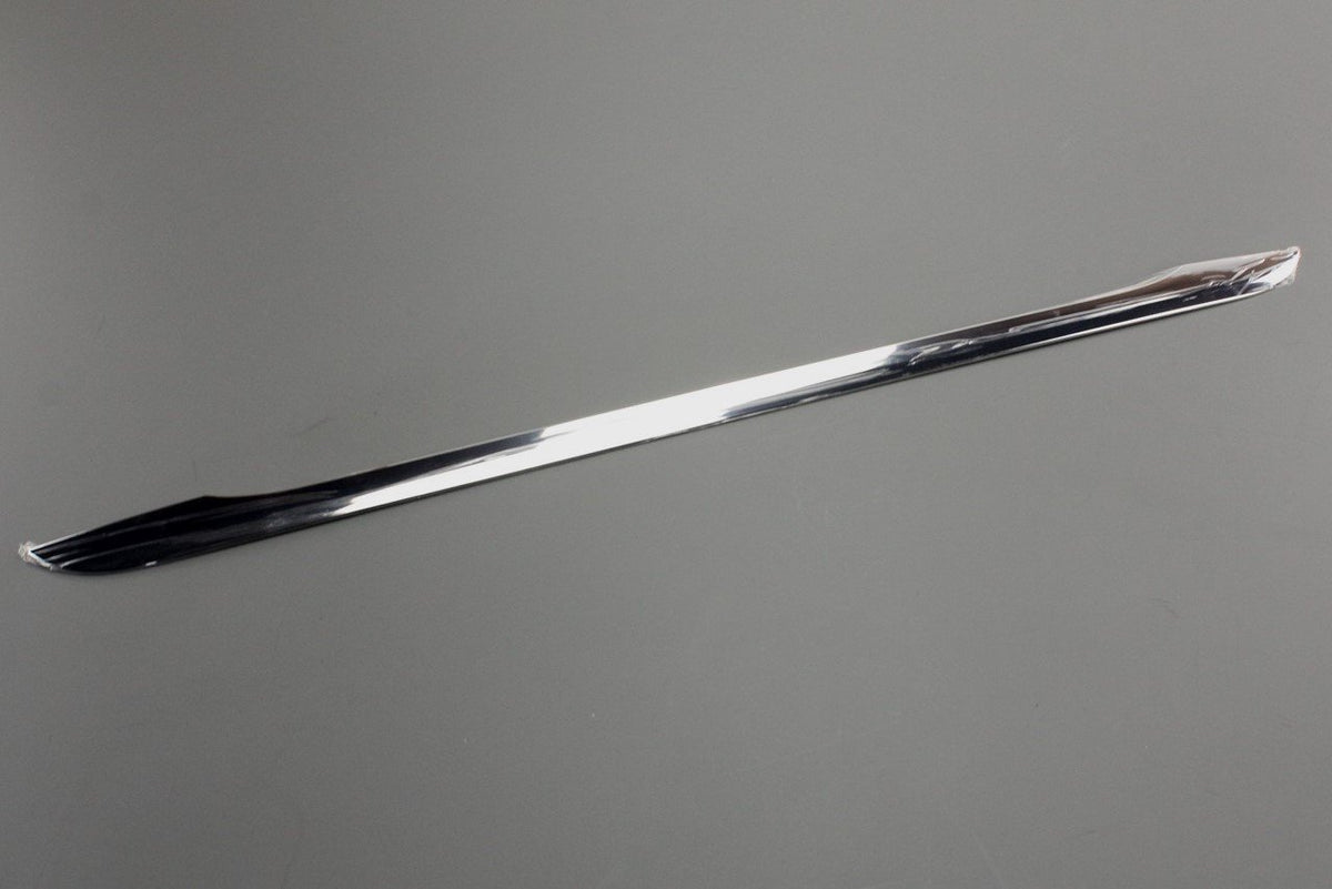 MG ZS tailgate boot lid trim strip (chrome) 10467877, view 1