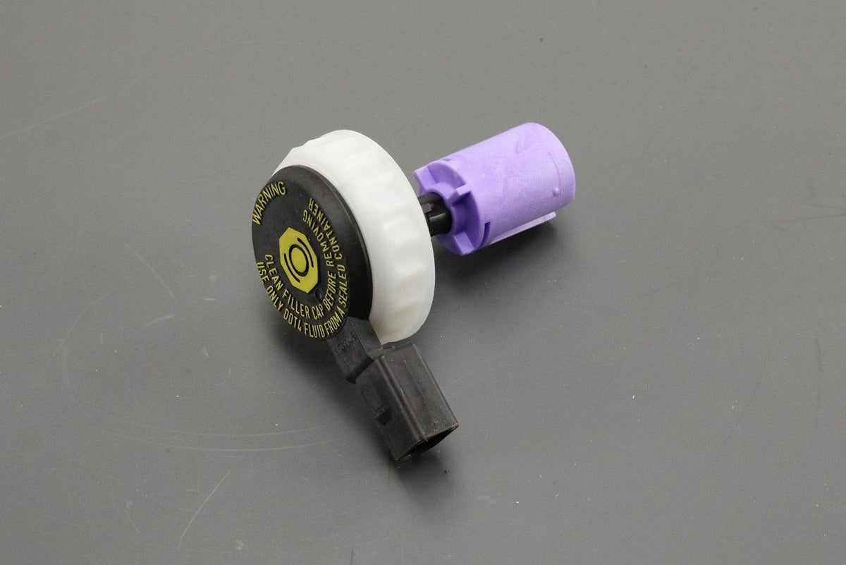 Audi Q5 RS4 08-18 brake fluid reservoir cap and level sensor 8K0611357, view 1