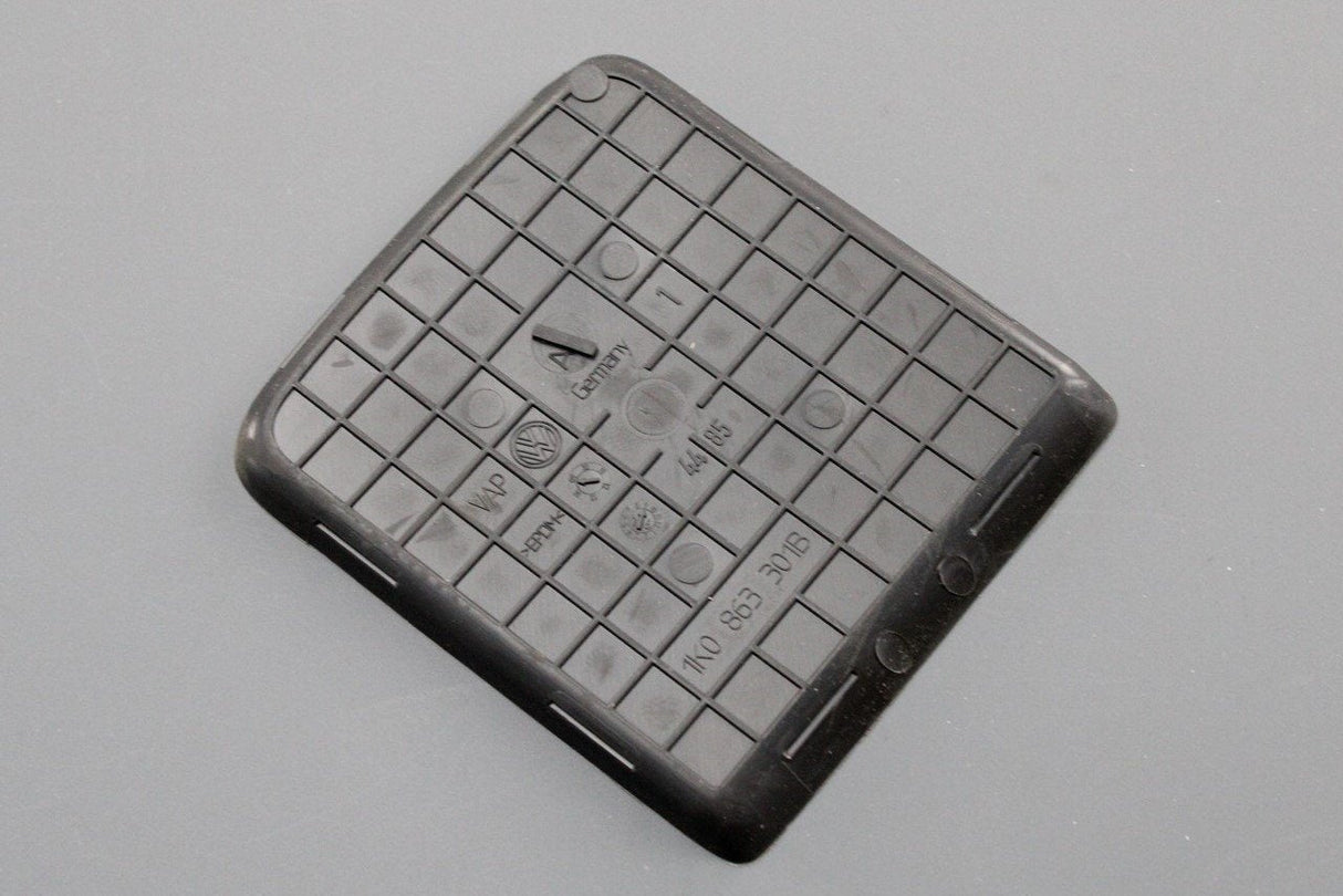 VW Golf MK5 MK6 Scirocco centre console rubber insert 1K0863301B 9B9